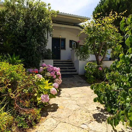 Chic Coastal Pool, Garden & Vibes * Carcavelos (Lisbon)