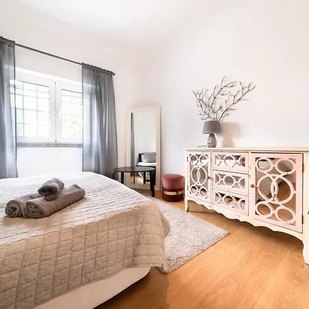 Chic Coastal Pool, Garden & Vibes Casa vacanze Carcavelos (Lisbon)