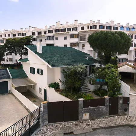 Dom wakacyjny Chic Coastal Pool, Garden & Vibes