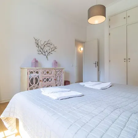 Chic Coastal Pool, Garden & Vibes Carcavelos (Lisbon)