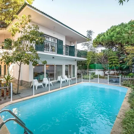 Chic Coastal Pool, Garden & Vibes
