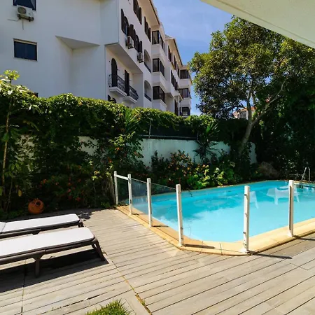 Chic Coastal Pool, Garden & Vibes Casa de Férias *